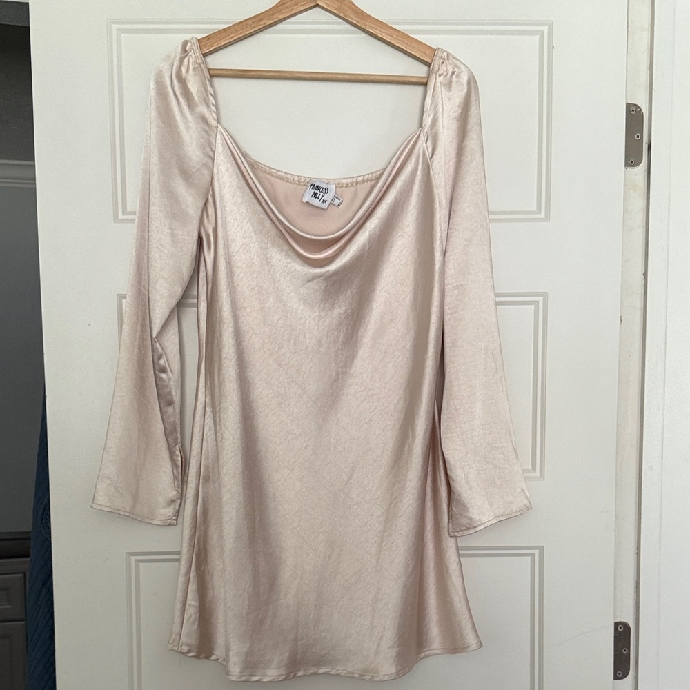 Elegant Cream Off-Shoulder Dress - Picture 8 of 11